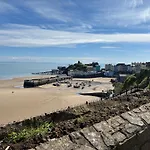 Sea La Vie Tenby Lovely 1 Bed Flat - Sea Views