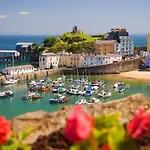 4 Bed In Tenby Fb193
