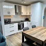 North Beach Heights Tenby, No 6 Newton Croft