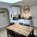 North Beach Heights Tenby, No 6 Newton Croft