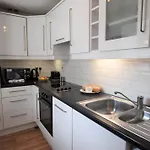 1 Bed In Tenby Fb057