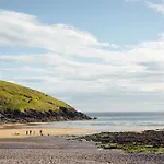 Manorbier Tenby Spacious Home Near Beach