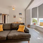 2 Bed In Tenby Fb175