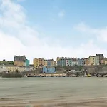 2 Bed In Tenby Fb110