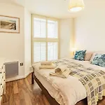 2 Bed In Tenby Fb110