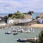 3 Bed In Tenby Fb095