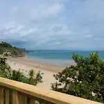 3 Croft House - Beach Front Sea Views Parking