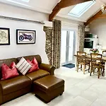 Hideaway Cottages - Greenacres Estates