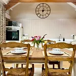 Hideaway Cottages - Greenacres Estates