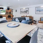The Cottage - 2 Bedroom Cottage - Tenby
