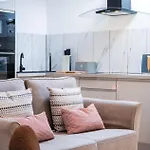 Flat 2 - 1 Bedroom Apartment - Tenby