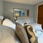 2 Somerset Cottage