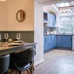 Lobster Cottage - 3 Bedroom Cottage - Tenby