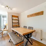 Bryn Y Mor Apartment