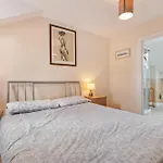 Arcadia House - Close To Beaches Harbour And Town