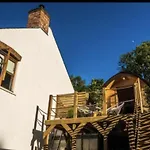Beautiful 1-Bed Chalet In Tenby