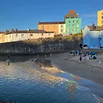 Beautiful 1-Bed Chalet In Tenby
