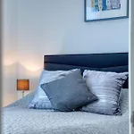 Bay View - 2 Bedroom Apartment - Tenby