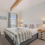 Billycan Penthouse - Tenby Town Centre