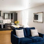 Ty Haf, 4 Dunmore Apartments