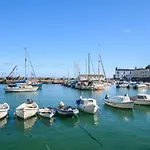 Modern Apartment In Tenby With Swimming Pool