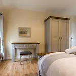 Seagulls Nest - 2 Bedroom Apartment - Tenby