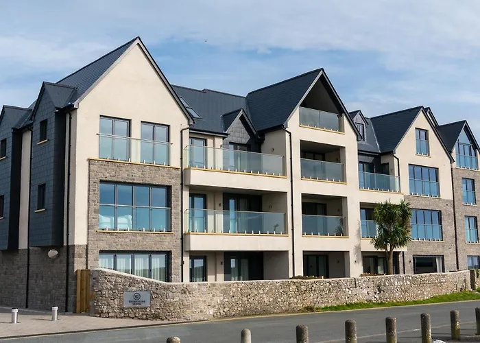 Apartment 3 Waterstone House - Sea Front Apartment, Hot Tub