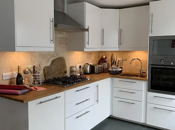 Wonderful Home And Parking, Pets Allowed