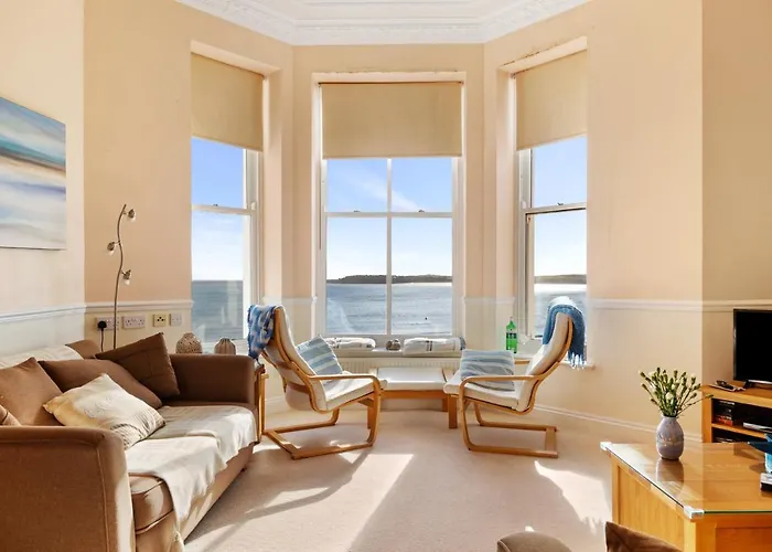 7 South Beach Court - Sea Front Apartment With Spectacular Sea Views