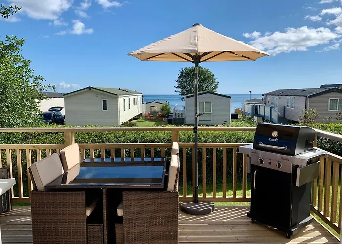 Lydstep Beach Bayview 3-Bedroom Holiday Home