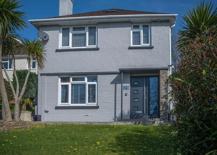Mayfield House - 4 Bedroom House - Tenby