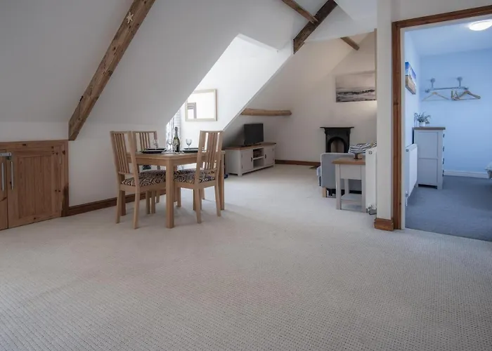 The Nest - 1 Bedroom Apartment - Tenby