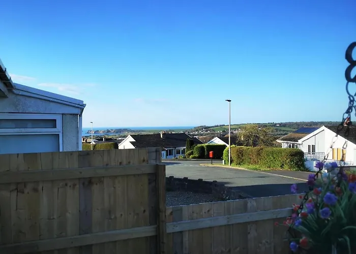 3-Bed 5-6 Berth Modernised Bungalow!