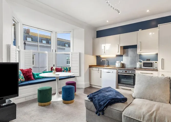 Caldey Bay Apartment - Lovely Sea Views