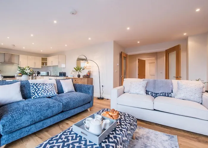 Beautiful Central Tenby Apartment With Free Parking