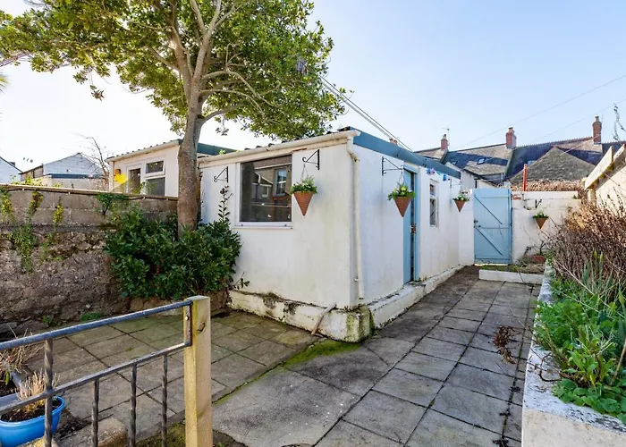 Family Home With Bunk Beds, Courtyard, Tv & Beach
