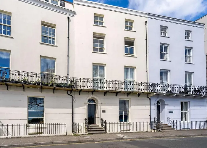 3 Bed In Tenby Fb199
