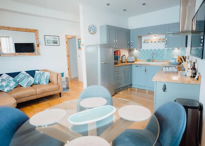 2 Bed In Tenby Fb285