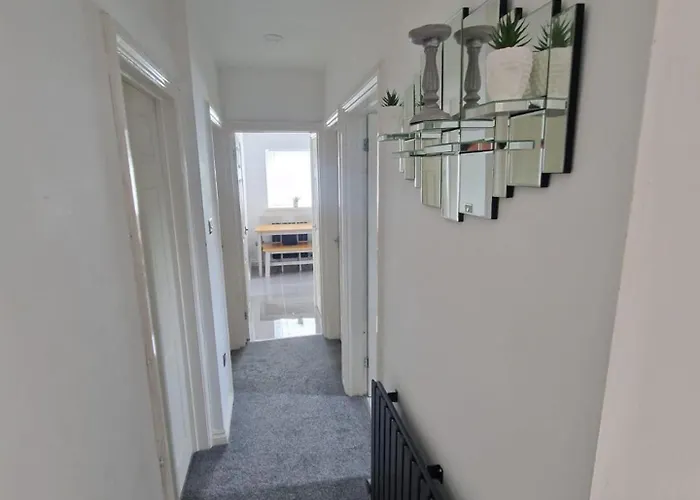 Captivating 2-Bed Apartment In Tenby