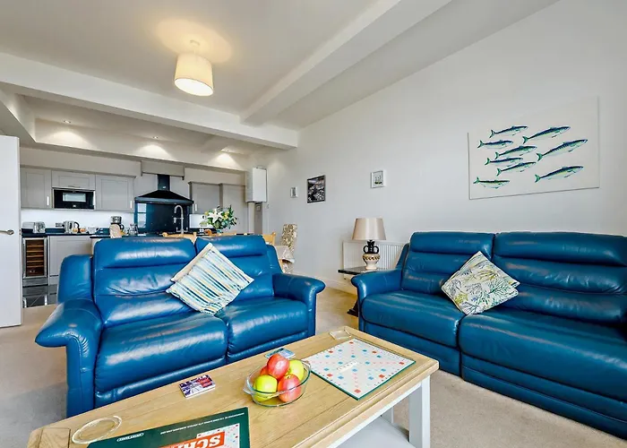 3 Bed In Tenby Fb161