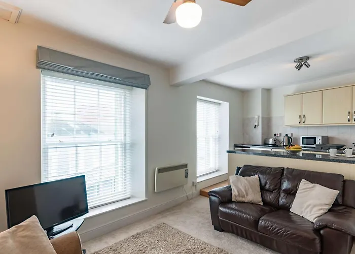 2 Bed In Tenby 83211