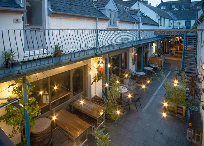 Cosy At The Mews - 2 Bedroom Apartment - Tenby