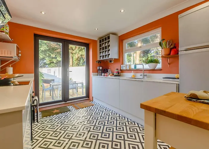 3 Bed In Tenby 90220
