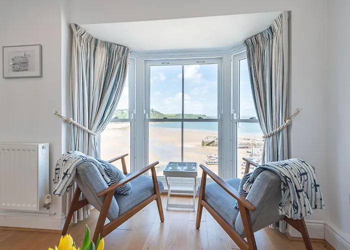 2 Bed In Tenby Fb114