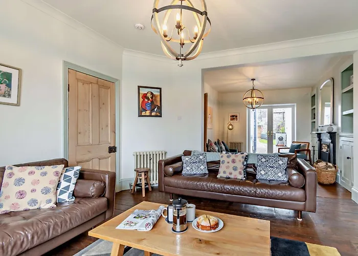 4 Bed In Tenby Fb193