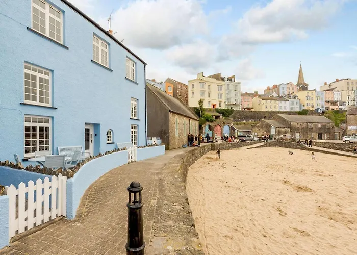 3 Bed In Tenby Fb095