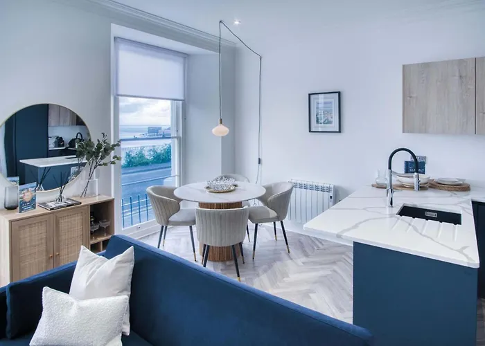 No 4 Croft House - Luxury 2 Bed Apartment - Tenby