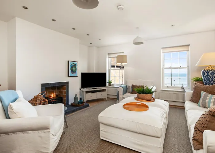 Nash House - Seafront With Parking Close To Town