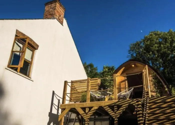 Beautiful 1-Bed Chalet In Tenby
