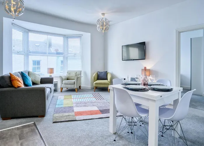 Bay View - 2 Bedroom Apartment - Tenby